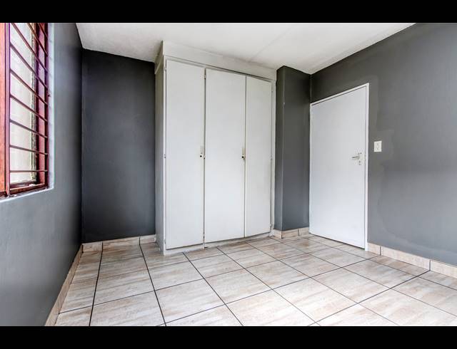2 BEDROOM APARTMENT TO LET IN WELTEVREDEN PARK